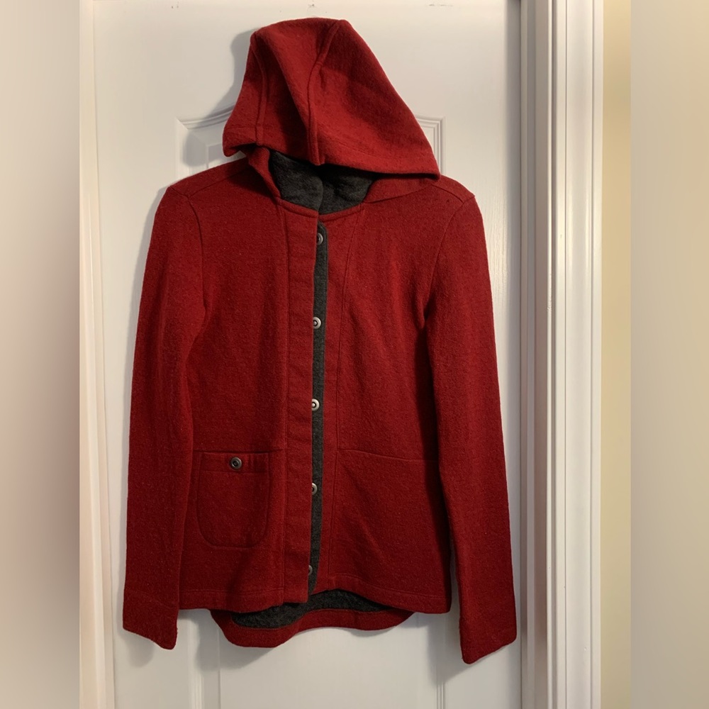 HORNEY TOAD HOODED WOOL JACKET IN RED. SZ S
